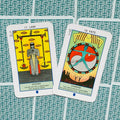 tarot kortos atviros: dvi spalvingos priekinių kortų variacijos – geltona Law ir žalia-oranžinė Fate ant raštuoto turkio fono