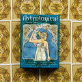 Astrological orakulo kortos mėlyname dėkle su holografiniu pusmėnulio motyvu, centre ant aukso raštuoto kortų fono