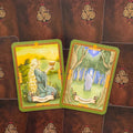 tarot kortos dvi atverstos žalio rėmelio oracle kortos (Chalice Hill ir The Sacred Grove), detalių priekinis vaizdas
