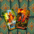 Tarot kortos Knight of Wands — dvi spalvingos riterių kortos (žalias ir ugninis variantas) ant ornamentuoto fono