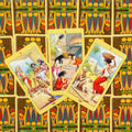 Tarot kortos Egipto dizaino, trijų kortų išdėstymas su ryškiais geltonais borteliais ir ornamentuota nugarėle