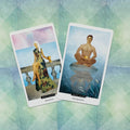 Tarot kortos, dvi taurės kortos (Queen of Cups ir Prince of Cups) ant žalsvo raštuoto fono, pabrėžia intuiciją ir introspekciją