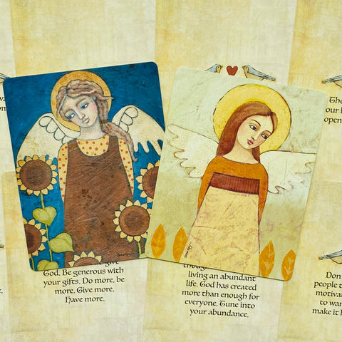 Angelų kortos — dvi priekinės kortelės: mėlyna su saulėgrąžomis ir šviesi kreminė su auksiniu aureoliu, detalus dizainas