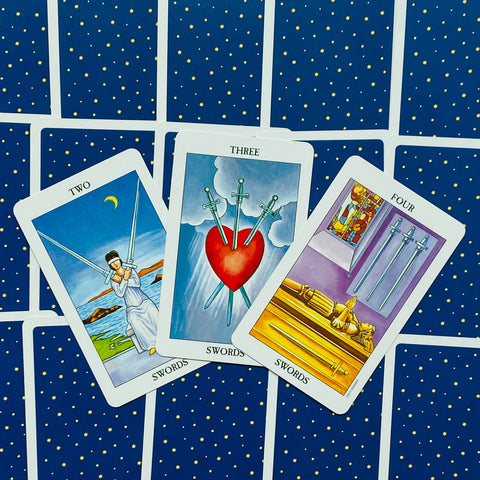Radiant Raider Waite Tarot kortos metalinėje dėžutėje