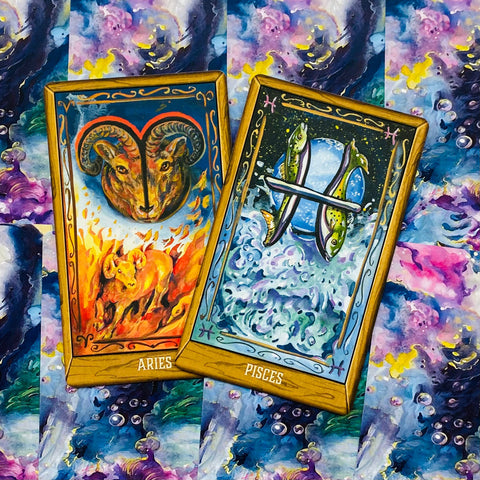 Tarot kortos Avinas ir Žuvys, ryškios akvarelinės spalvos ir aukso rėmeliai, unikalūs priekiniai dizainai ant kosminio fono