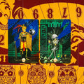 Tarot kortos dvi spalvingos iliustruotos kortelės su skeletų ir jaguaro motyvais ant geltono fono