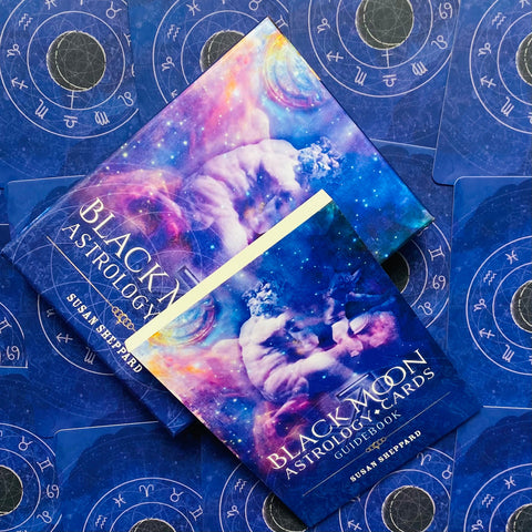 Black Moon Astrology kortos