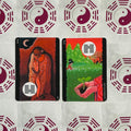 tarot kortos, dvi kortos iš rinkinio: raudona Sex su besibučiuojančiais personažais ir žalia Happiness is to Love su daigeliu