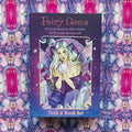 Orakulo kortų rinkinys Fairy Gems purpuriniame dėkle su fėjos iliustracija, kristalais ir rožinės–mėlynos raštuotos fono detalėmis