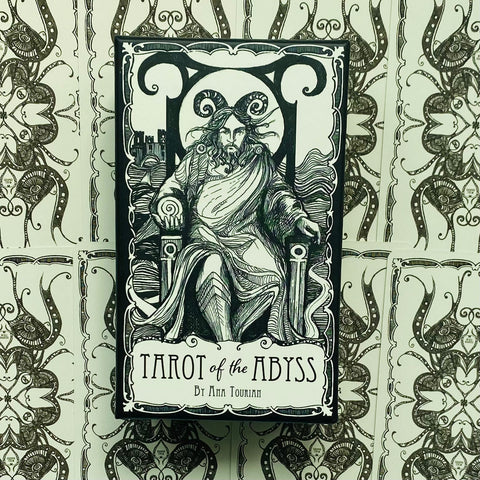 Tarott Of The Abyss kortos