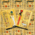 Tarot kortos rinkinys su Egipto dievų motyvais, dvi išklotos kortos (Ptah ir Hator) ant papiruso fono