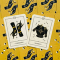 Tarot kortos priekiniai Freedom ir Karma dizainai juodai-geltonais ornamentais ant geltonų nugarėlių