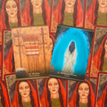 Tarot kortos, atverstos dvi kortos: The Loom su audimo staklėmis ir Magdalene's Portal su švytinčiu mėlynu portalu