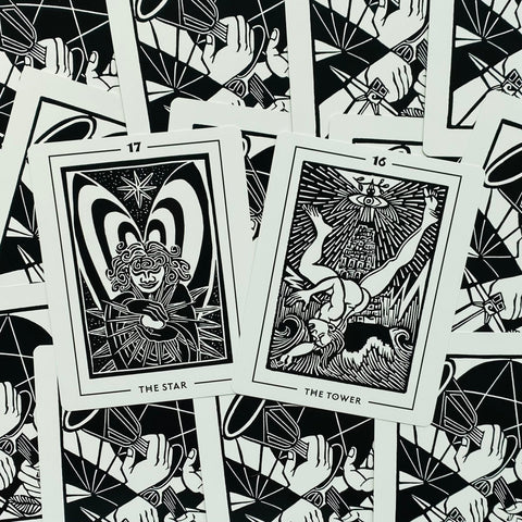 The Light And Shadow Tarot kortos