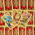 Lenormand kortos, raudonos nugarėlės su auksiniu raštu, trijų atverstų kortų (Paukščiai, Plakimas, Pjautuvas) fanuotas išdėstymas