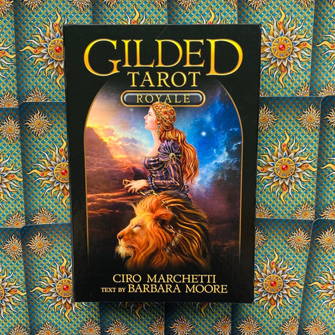 Gilded Tarott Royale kortos ir knyga
