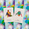 Tarot kortos su akvarelinėmis figūromis, atverstos Temperance (13) ir Ego (12) kortos ant ryškių, raštuotų nugarėlių