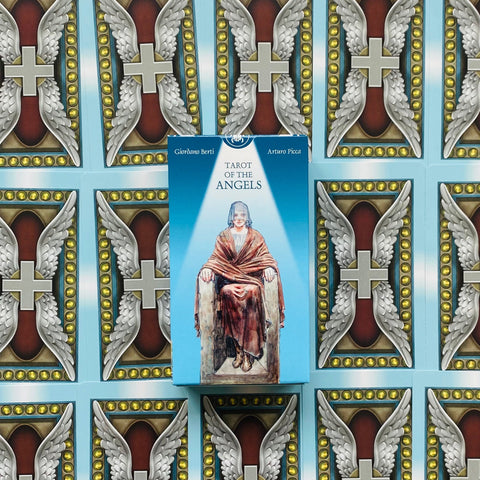 tarot kortos Tarot of the Angels mėlyname dėkle ant dekoratyvių kortų nugarėlių, dėžutė centre