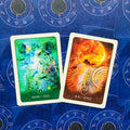 Tarot kortos atverstos: žalia Moon – Soul ir oranžinė Sun – Spirit kortos matomos iš priekio, mėlyni astrologiniai nugarėliai