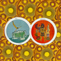 tarot kortos – dvi apvalios kortos: Ace of Cups (mėlyna) ir Shaman Wands (oranžinė) ant geltono raštuoto fono, matomos iš priekio