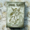 Angel Tarot kortų rinkinys, žaliapilkis dėžutės viršelis su auksine angelų iliustracija ir talismanų fonu