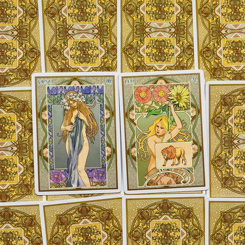 Tarot kortos vintage stiliaus rinkinys su atversta Mergele ir Liūtu kortomis ir auksinėmis raštų nugarėlėmis