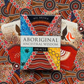 Aboriginal oracle kortos Mel Brown, spalvota dėžutė centre ir išdėliotos kortos su aborigenų taškiniais raštais, artimas planas