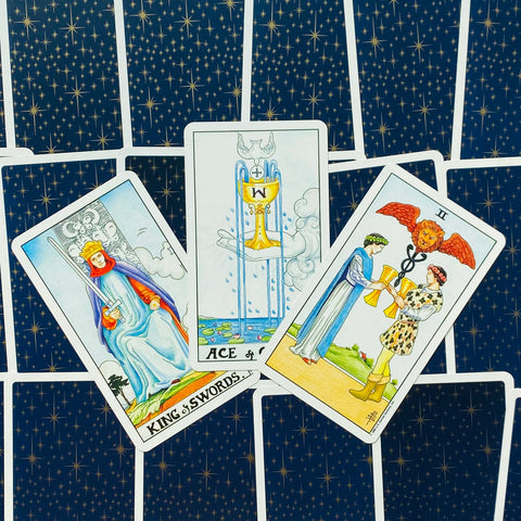 Universal Waite Tarot II kortos