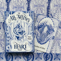 Orakulo kortos The All Seeing Heart (Saira Hunjan) mėlynos‑baltos dėžutės priekinis viršelis ir atvira "Garden of Eden" korta