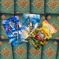 Tarot kortos fanuotos trijų kortų išklotinė: mėlynos ir aukso nugarėlės, Dviejų kardų, Vieno kardo ir Dešimties taurių kortos