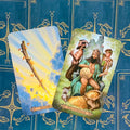 Tarot kortos atverstos: Karalius Pentaklių ir Lazdų asas su detaliomis iliustracijomis ir mėlyna ornamentuota nugarėle