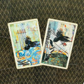 tarot kortos dvi spalvotos kortelės (VI ir VII) su varnais, gulsčiai ant raštuoto audinio, pabrėžia poros variantą