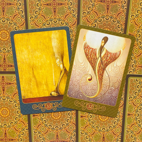 Tarot kortos, dviejų veidų variantų komplektas su geltonai auksinėmis iliustracijomis (32, 33) ir ornamentiniu galiniu dizainu