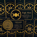 Orakulo kortos juodai auksinės, arti užfiksuotos kortų priekio versijos su Triple Moon ir Labyrinth simboliais bei tekstu