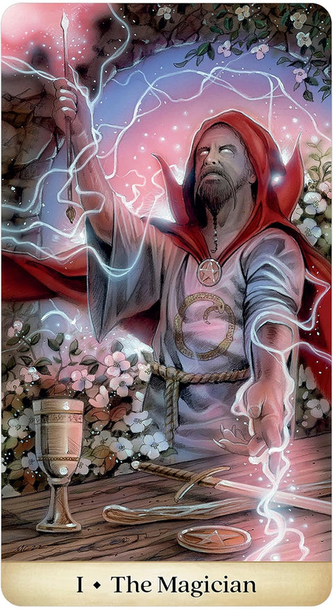 Tarot korta The Magician — raudonkapis magas su lazdele ir šviečiančia magija, taurė, kardas ir pentaklis ant stalo