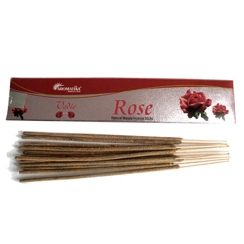 Smilkalai Aromatika Rose ilgos masalos lazdelės su rausvu dėžučiu, kelios lazdelės išdėstytos priekyje