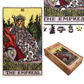 tarot galvosūkis Imperatorė, 1000 dalių, su unikaliais formų gabalėliais ir medine dovanine dėžute, rodoma kortelės iliustracija