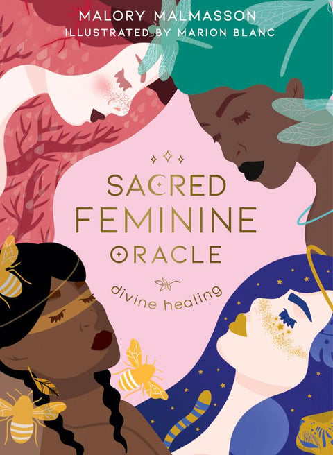 Oracle kortos „Sacred Feminine“ su rožiniu fonu, auksiniais užrašais ir keturiomis iliustruotomis moterų veidais bei bitėmis