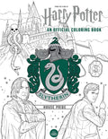 Slytherin spalvinimo knyga (Harry Potter) su žaliu herbu ir Hogvartso fone, detaliais Snape'o bei Draco piešiniais