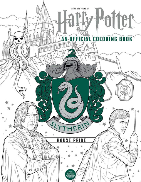 Slytherin spalvinimo knyga (Harry Potter) su žaliu herbu ir Hogvartso fone, detaliais Snape'o bei Draco piešiniais
