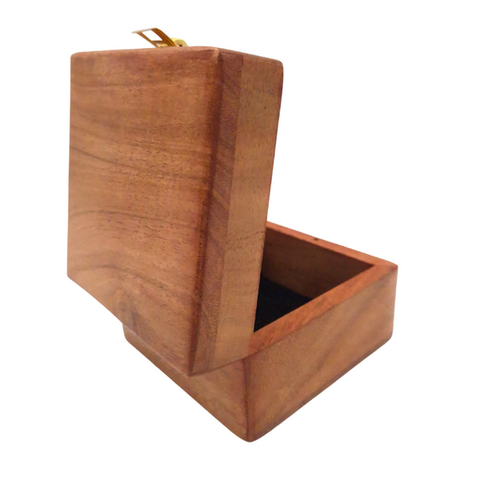 Medinė dėžutė papuošalams 6×6×4 cm – su pamušalu, graviruojama