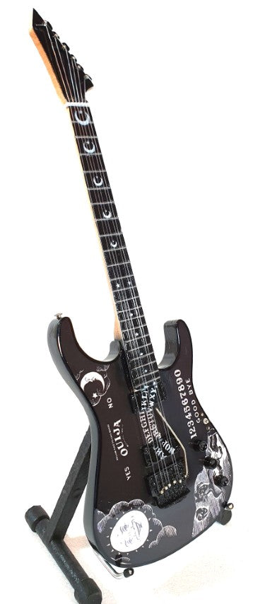 Miniatiūrinė gitara Metallica Kirk Hammett Ouija – rankų darbo kolekcinė 1:4