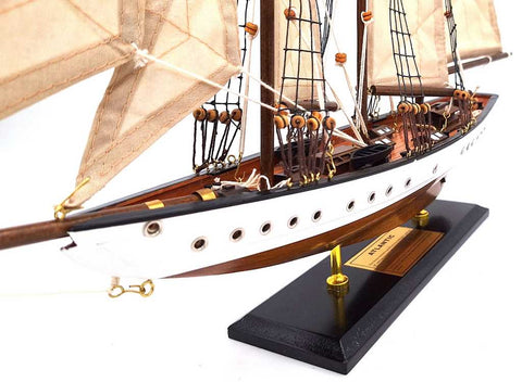 Trijų stiebų škuna „Atlantic“ – medinis burlaivio modelis 52×46 cm
