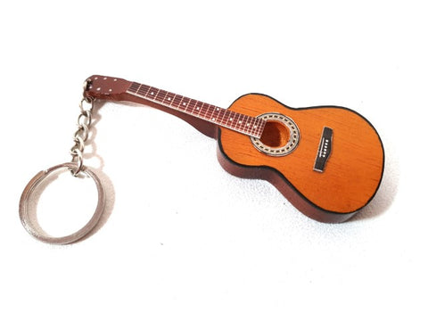 Medinis klasikinės gitaros raktų pakabukas – raudonmedis, dovana gitaristui