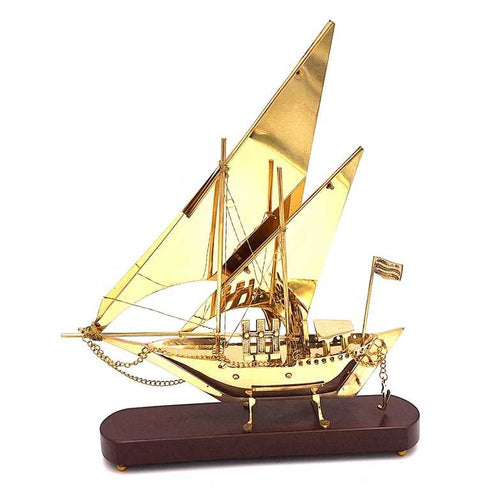 Žalvarinis laivo modelis ant medinio pagrindo, 43 cm – jūrinė dekoracija