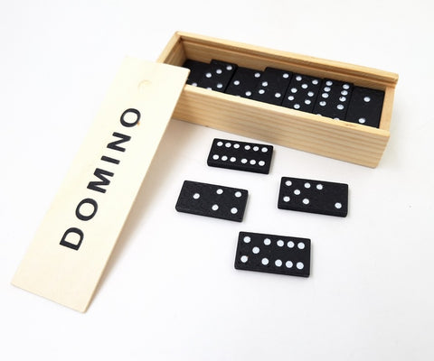 Klasikiniai domino medinėje dėžutėje – stalo žaidimas, 28 vnt