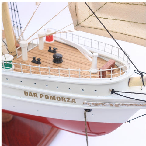 Dar Pomorza burlaivio rankų darbo modelis 82 cm – jūrinė dekoracija