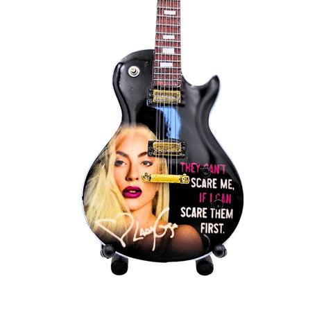 Ikoniška Lady Gaga įkvėpta dekoratyvinė mini gitara iš raudonmedžio