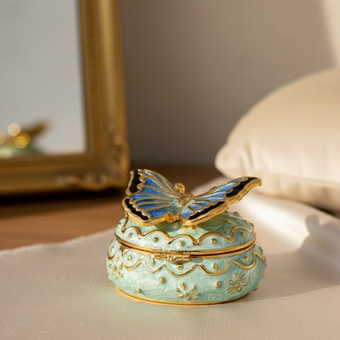 Metalinė drugelio formos papuošalų dėžutė su kristalais, emaliuota