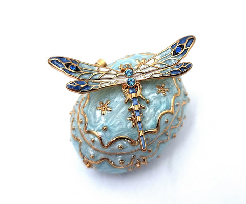 Metalinė papuošalų dėžutė su kristalais „Laumžirgis“ – elegantiška dovana